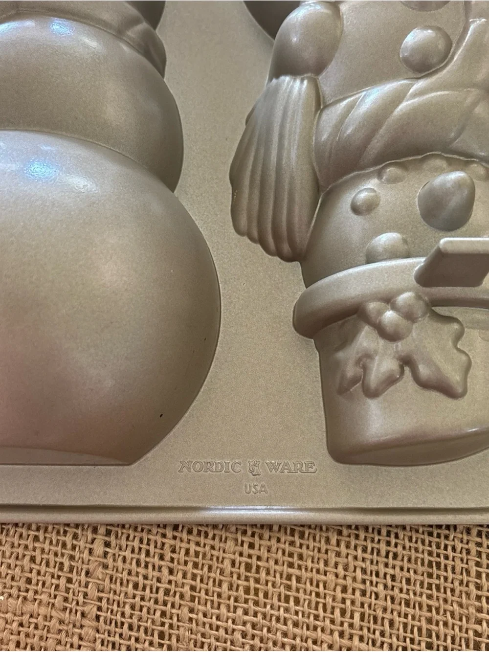 Nordic Ware 10 Cup 3D Snowman Non Stick Cake Baking Pan Mold Cast Aluminum